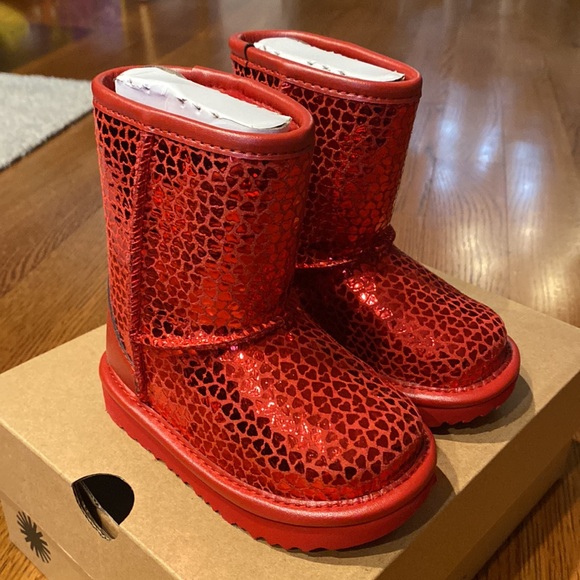 UGG heart Boots - Picture 4 of 8